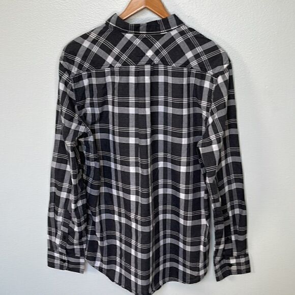 Levi’s classic button up plaid shirt.  Size Large. - Picture 2 of 5